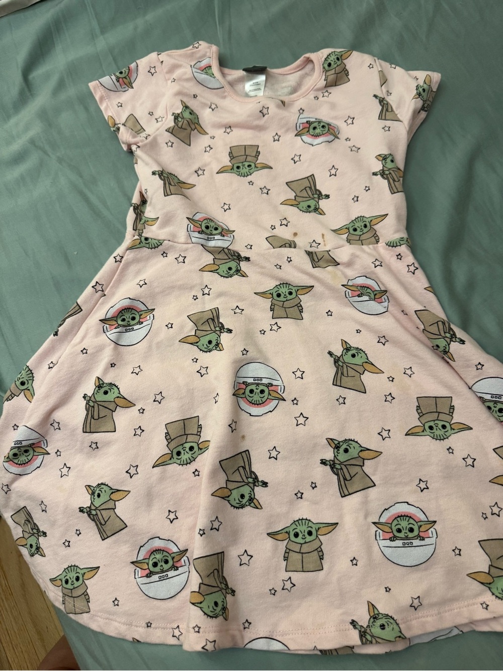 2 items : Baby Yoda grogu Print Dress and pajamas - size 7/8